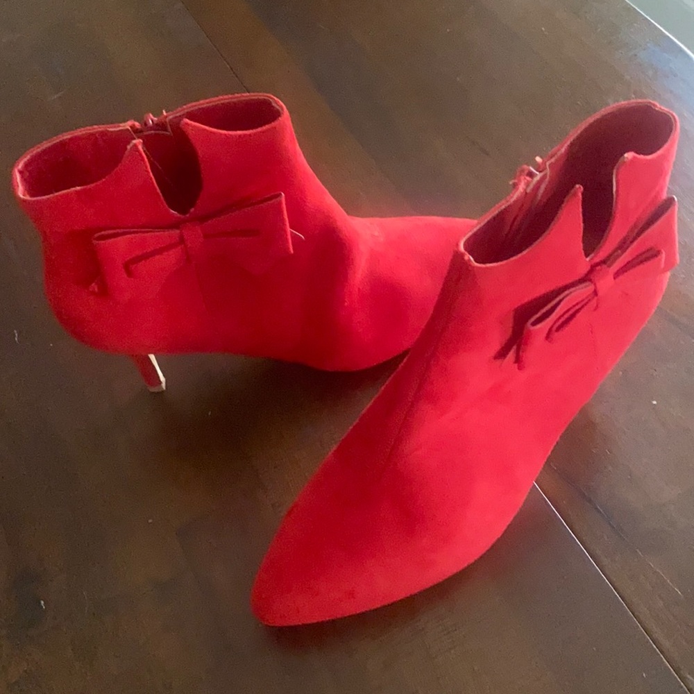 Red shoes size 10
